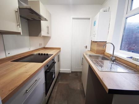 2 bedroom Flat to let in Bensham Crescent, Gateshead, NE8