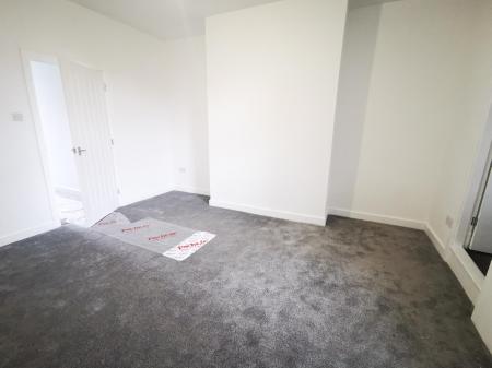 2 bedroom Flat to let in Bensham Crescent, Gateshead, NE8