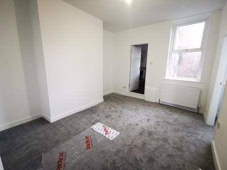 2 bedroom Flat to let in Bensham Crescent, Gateshead, NE8
