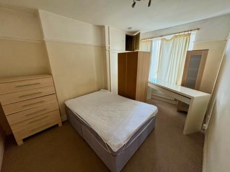 2 bedroom Flat to let in Ovington Grove, Newcastle upon Tyne, NE5