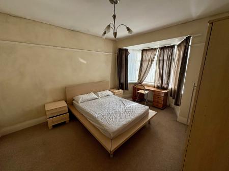 2 bedroom Flat to let in Ovington Grove, Newcastle upon Tyne, NE5