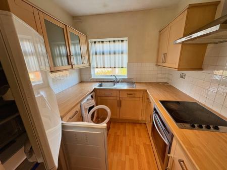 2 bedroom Flat to let in Ovington Grove, Newcastle upon Tyne, NE5