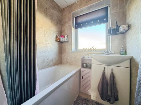 3 bedroom Terraced House for sale in Keswick Grove, Slatyford, Newcastle upon Tyne, NE5