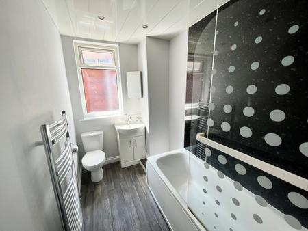 2 bedroom Flat to let in Wallsend Road, North Shields, NE29