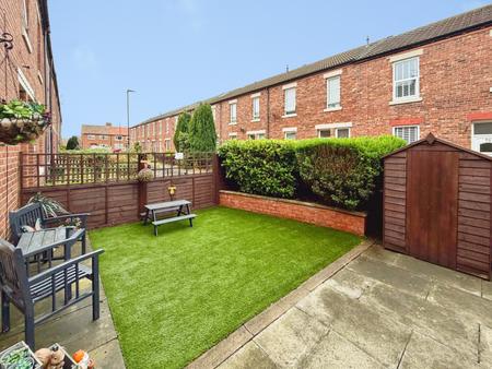 2 bedroom Flat for sale in Oswin Avenue, Forest Hall, Newcastle upon Tyne, NE12