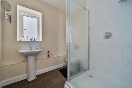 2 bedroom Flat for sale in The Square, Upton, Northampton, NN5