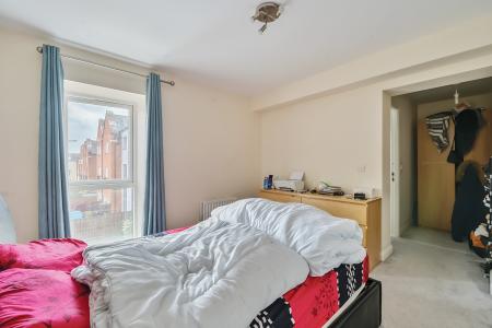 2 bedroom Flat for sale in The Square, Upton, Northampton, NN5