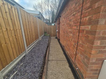 2 bedroom Bungalow to let in Norton Road, Kingsthorpe, Northampton, NN2