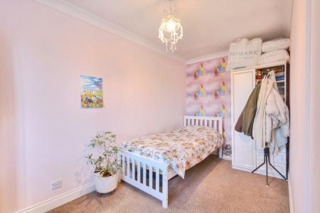 4 bedroom Semi-detached house for sale in Shatterstone, East Hunsbury, Northampton, NN4