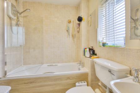 4 bedroom Semi-detached house for sale in Shatterstone, East Hunsbury, Northampton, NN4