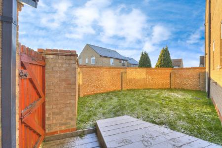 4 bedroom Semi-detached house for sale in Shatterstone, East Hunsbury, Northampton, NN4