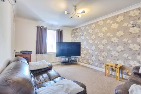 4 bedroom Semi-detached house for sale in Shatterstone, East Hunsbury, Northampton, NN4