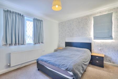 4 bedroom Semi-detached house for sale in Shatterstone, East Hunsbury, Northampton, NN4