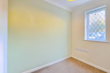 4 bedroom Semi-detached house for sale in Shatterstone, East Hunsbury, Northampton, NN4