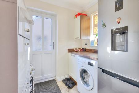 4 bedroom Semi-detached house for sale in Shatterstone, East Hunsbury, Northampton, NN4