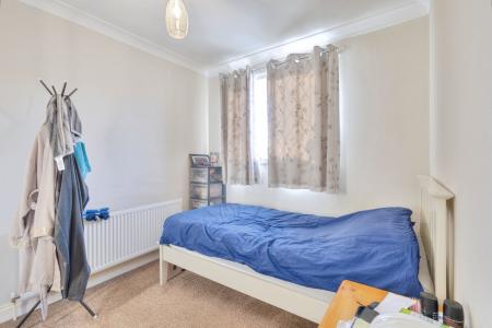 4 bedroom Semi-detached house for sale in Shatterstone, East Hunsbury, Northampton, NN4