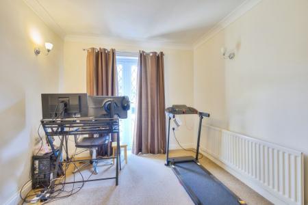 4 bedroom Semi-detached house for sale in Shatterstone, East Hunsbury, Northampton, NN4