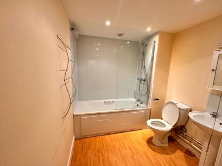 2 bedroom Flat to let in Regent Street, Town Centre, Northampton, NN1