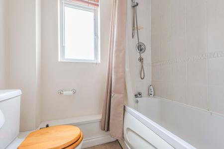2 bedroom Flat to let in Brook View, Grange Park, NN4