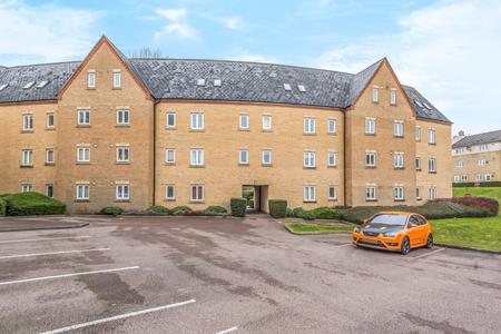 2 bedroom Flat to let in Brook View, Grange Park, NN4