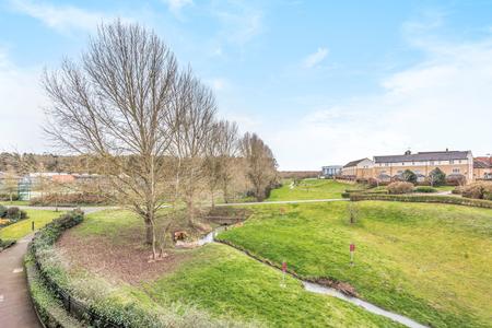 2 bedroom Flat to let in Brook View, Grange Park, NN4
