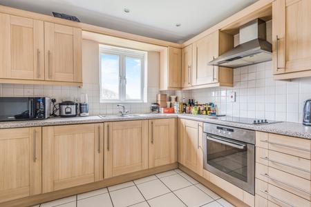 2 bedroom Flat to let in Brook View, Grange Park, NN4
