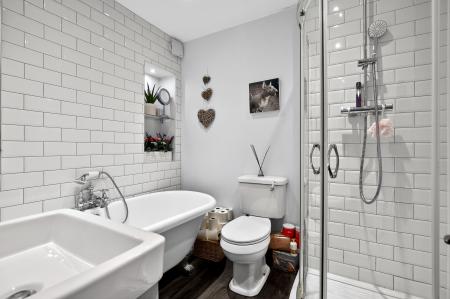 3 bedroom Terraced House for sale in Twigden Road, Kislingbury, NN7