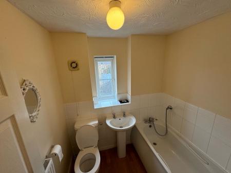 3 bedroom Semi-detached house to let in Bestwood Close, Desborough, NN14