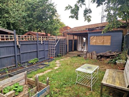 2 bedroom Terraced House to let in Mallard Close, Northampton, NN4