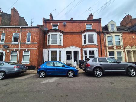1 bedroom Flat to let in Colwyn Road, Northampton, NN1
