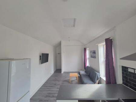 1 bedroom Flat to let in Colwyn Road, Northampton, NN1