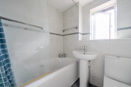 4 bedroom Detached house for sale in Daimler Close, Rectory Farm, Northampton, NN3