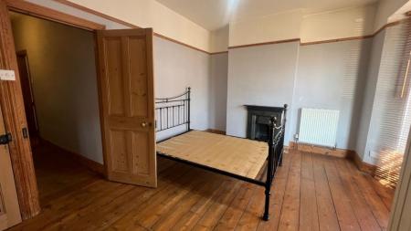 2 bedroom Terraced House to let in Manfield Road, Abington, Northampton, NN1