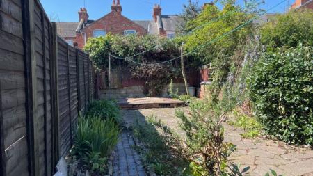 2 bedroom Terraced House to let in Manfield Road, Abington, Northampton, NN1