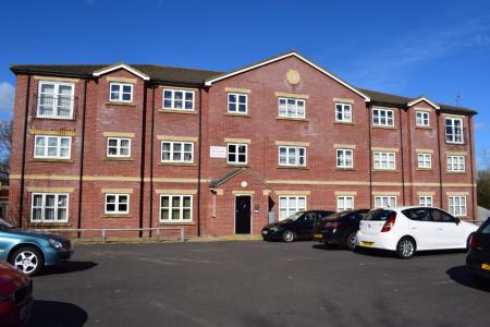 2 bedroom Flat to let in Braunston Close, Northampton, NN4