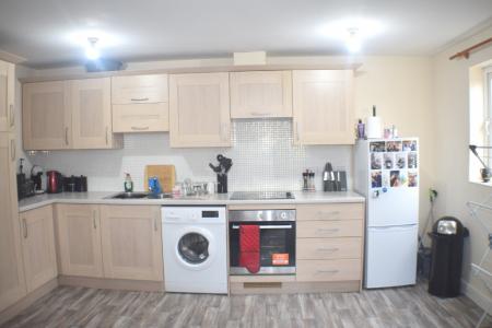 2 bedroom Flat to let in Braunston Close, Northampton, NN4