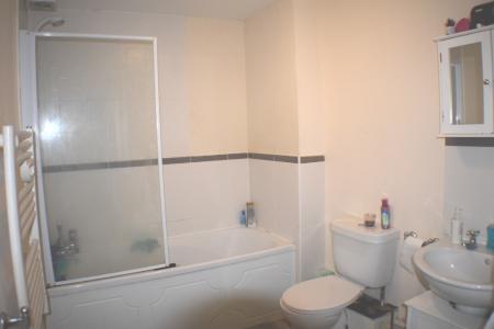 2 bedroom Flat to let in Braunston Close, Northampton, NN4