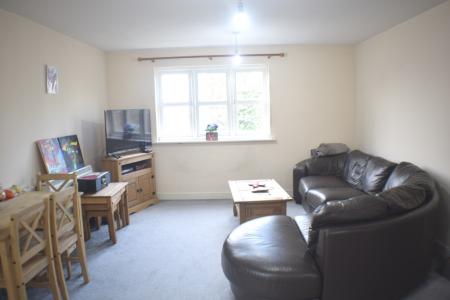 2 bedroom Flat to let in Braunston Close, Northampton, NN4