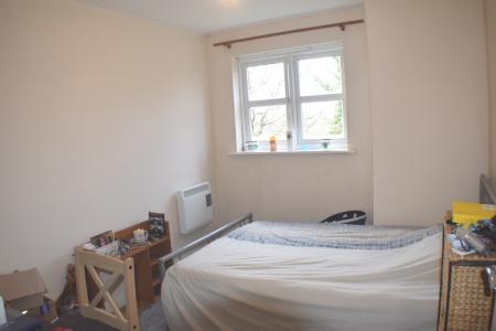 2 bedroom Flat to let in Braunston Close, Northampton, NN4