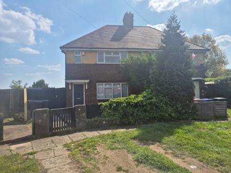 3 bedroom Semi-detached house to let in Pembroke Road, Northampton, NN5