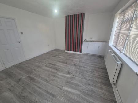 3 bedroom Semi-detached house to let in Pembroke Road, Northampton, NN5