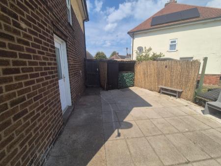 3 bedroom Semi-detached house to let in Pembroke Road, Northampton, NN5