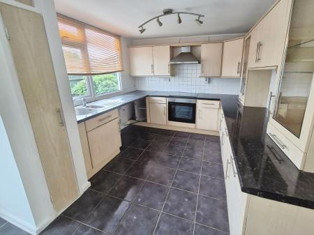 3 bedroom Terraced House to let in Thorn Hill, Briar Hill, Northampton, NN4