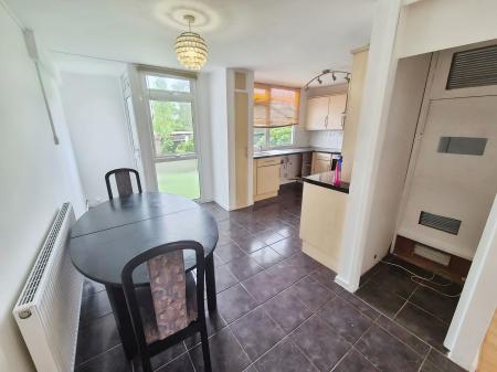 3 bedroom Terraced House to let in Thorn Hill, Briar Hill, Northampton, NN4