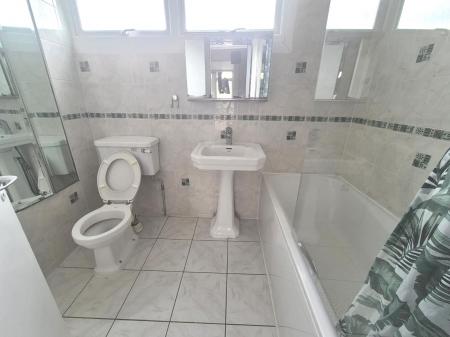 3 bedroom Terraced House to let in Thorn Hill, Briar Hill, Northampton, NN4