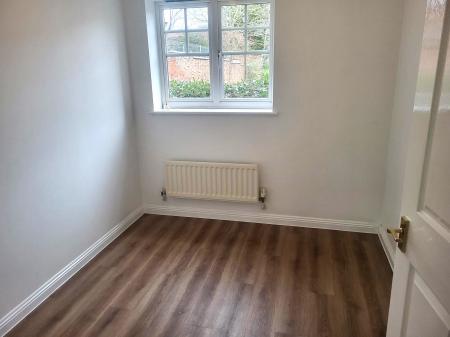 2 bedroom Flat to let in Cliftonville Road, Northampton, NN1