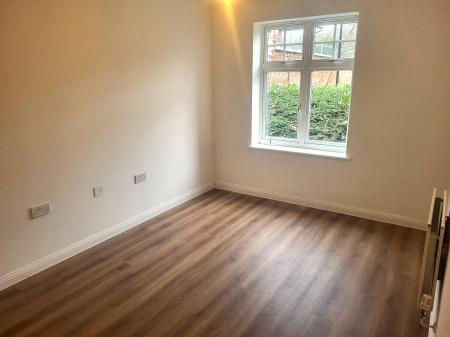 2 bedroom Flat to let in Cliftonville Road, Northampton, NN1