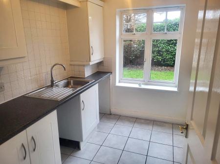 2 bedroom Flat to let in Cliftonville Road, Northampton, NN1