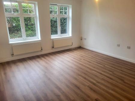 2 bedroom Flat to let in Cliftonville Road, Northampton, NN1