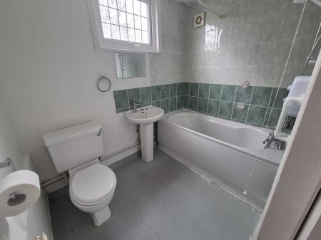 3 bedroom Semi-detached house to let in Pell Court, Lumbertubs, Northampton, NN3